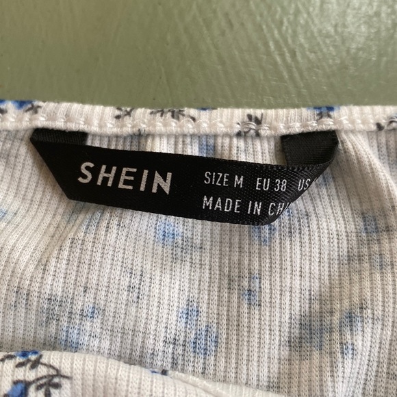 Cute blue floral tank! - Picture 3 of 3